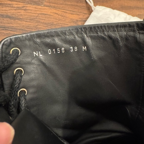 Luis Vuitton Black Leather women’s Boots - Picture 7 of 8